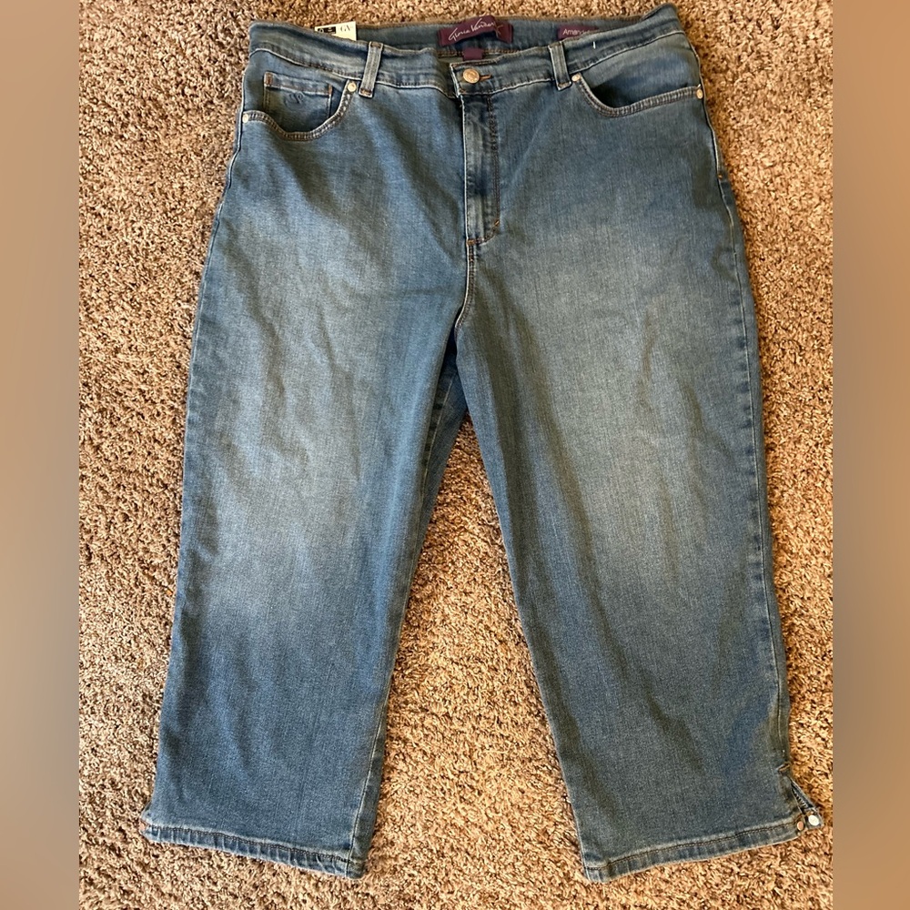 Gloria Vanderbilt Women's NEW Amanda Classic Rise Denim Capri Sz 16